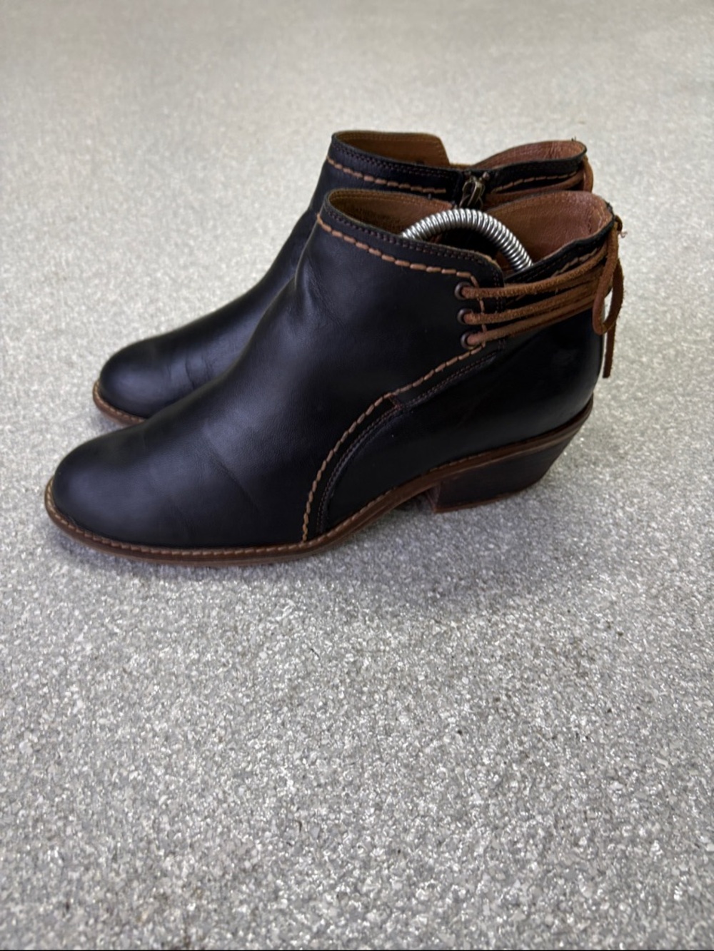 Sofft Aleah black leather ankle boots size 10